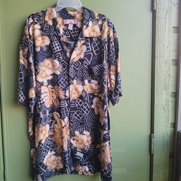Caribbean Joe Other - Caribbean Joe Golden floral pattern short sleeve rayon shirt